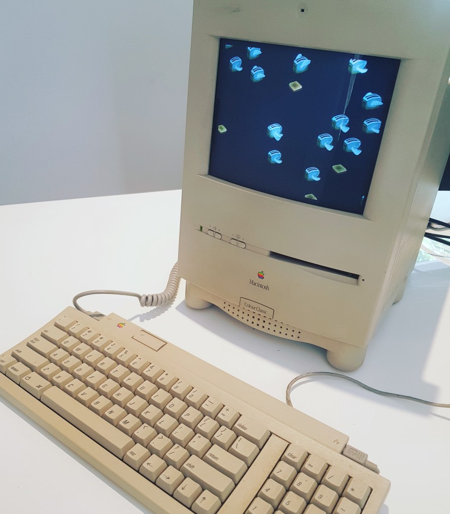 The Macintosh Color Classic in 1993. Screen, keyboard. Apple Computer Technology